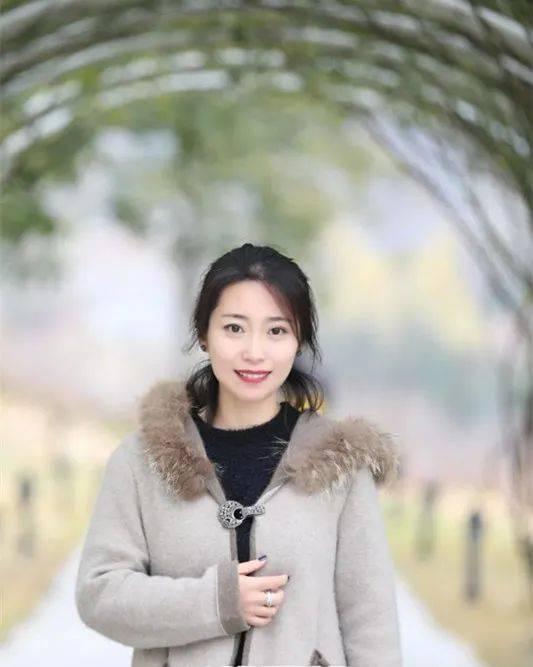 军嫂博主菜菜吃瓜,揭秘军旅生活背后的温馨故事